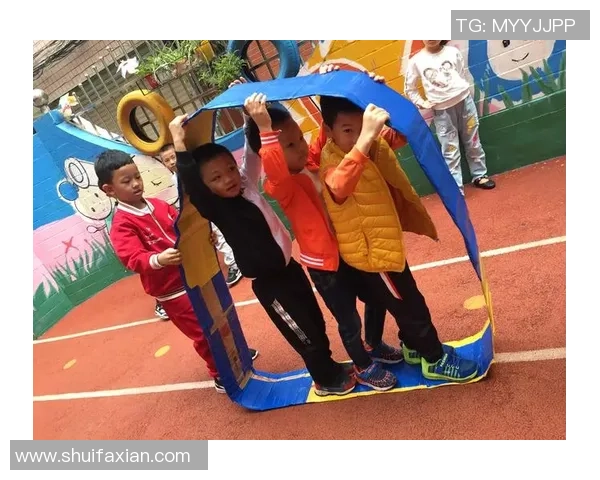 足球明星小贝携家人送祝福共庆新春传递温暖与快乐